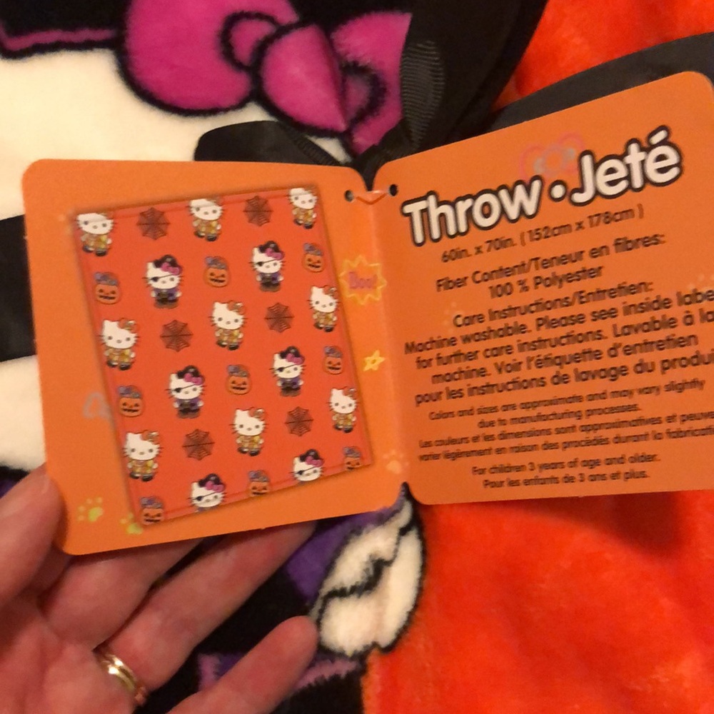 Halloween Hello Kitty throw - Picture 3 of 4